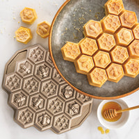 Nordic Ware 10 Cup Honeycomb Pull-Apart Pan