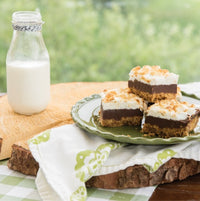 Nordic Ware 59509 Naturals 9" Square Cake Pan with Lid