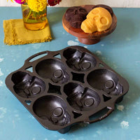 Lodge Sugar Skull Mini Cake Pan