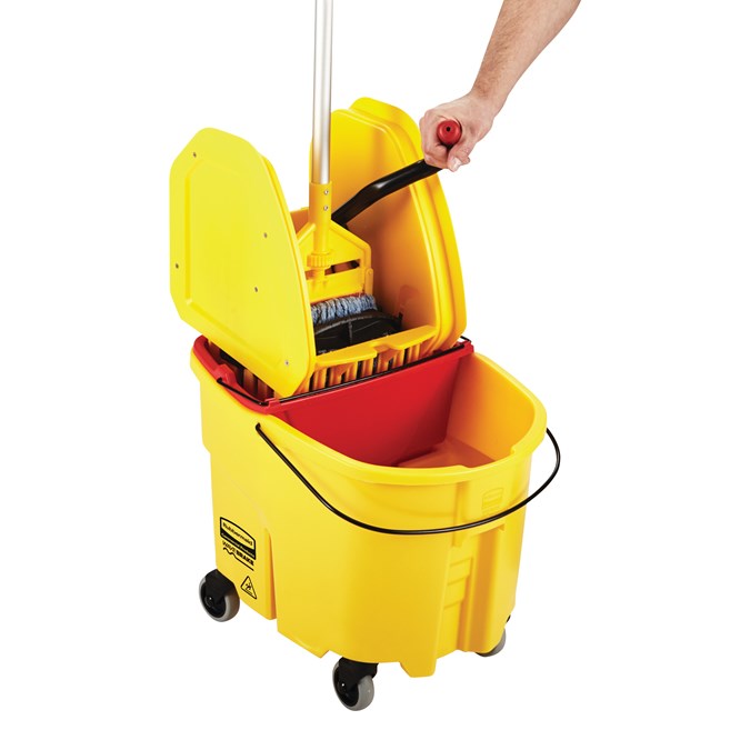 Rubbermaid WaveBrake 18 Qt Dirty Water Bucket, Red