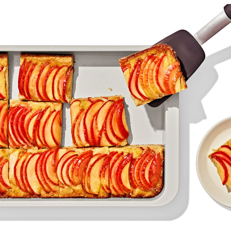 OXO PRO Ceramic Coated Cake Pan, 23 x 33 cm