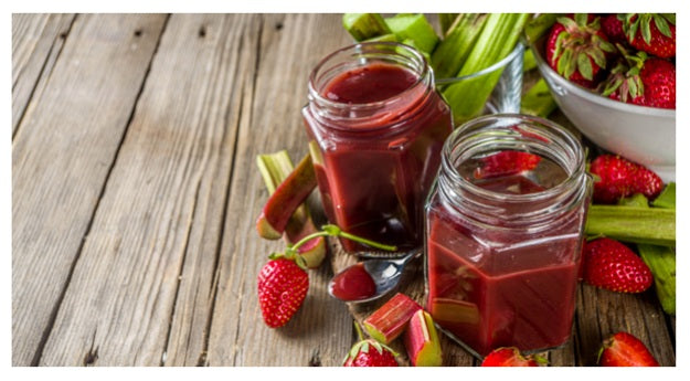 Homemade Rhubarb Strawberry Jam: A Sweet & Tangy Delight