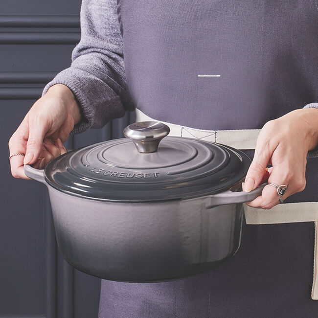 Le Creuset 4.2 Litre Round Dutch Oven, Oyster