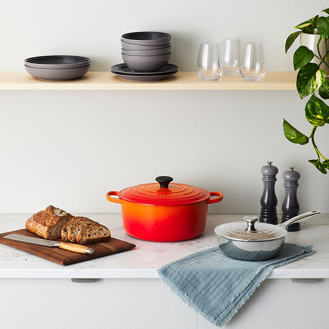 Le Creuset 4.2 Litre Round Dutch Oven, Oyster