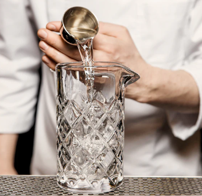Final Touch 20.2 Oz Yarai Mixing Pitcher with Strainer