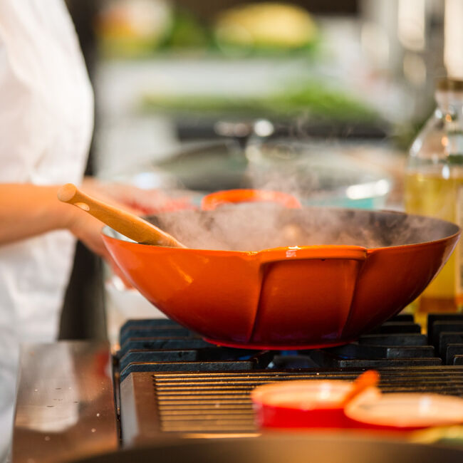 Le Creuset 4.8 Litre Wok with Lid, Flame