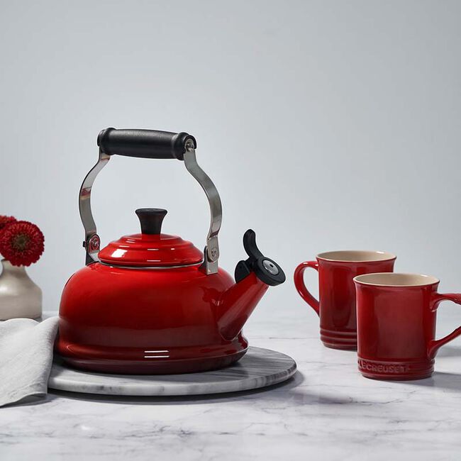 Le Creuset 1.6 Litre Classic Whistling Kettle, Meringue
